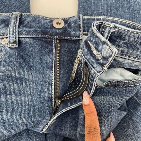 CeCe Medium Wash Mid-Rise Jeans – Rolled Cuff with Polka Dot Detail 30/10 - Picture 5 of 14